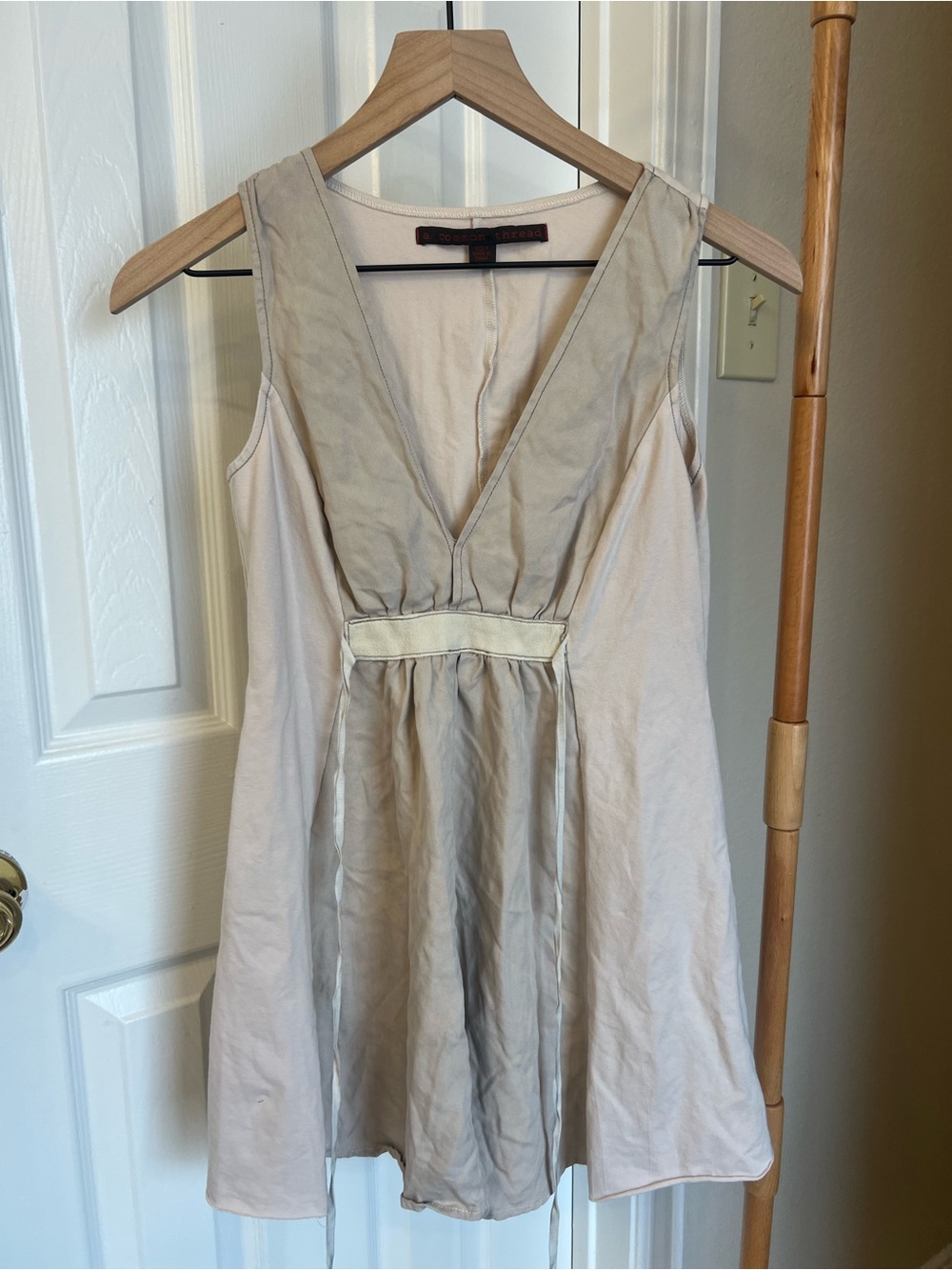 Sleeveless V-Neck Tank Top in Cream and Tan